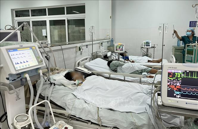 Bệnh nhân ngộ độc Botulinum điều trị tại Bệnh viện Đa khoa Khu vực Bắc Quảng Nam, ngày 19/3/2023. Ảnh: TTXVN phát Quảng Nam: 7/9 nạn nhân ngộ độc do ăn cá chép muối ủ chua đã được xuất viện ảnh 1