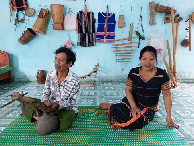 Người lưu giữ nét văn hóa của người Jơ Lâng ảnh 2