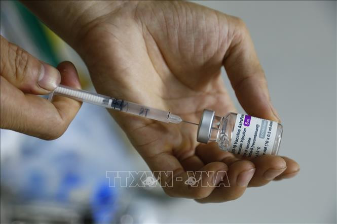 7.000 liều vaccine của hãng AstraZeneca được sử dụng để tiêm trong đợt 2. Ảnh: Nam Sương - TTXVN Sẵn sàng trợ giúp địa phương trên toàn quốc để đảm bảo an toàn tiêm chủng vaccine phòng COVID-19 ảnh 5