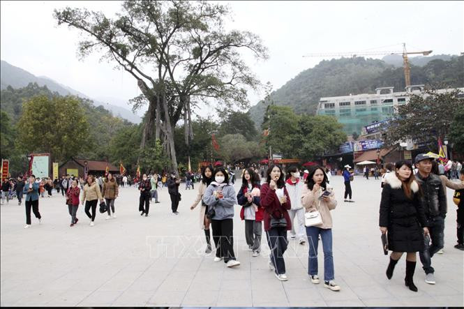Đền Thõng tại khu du lịch Tây Thiên, huyện Tam Đảo là một trong những địa điểm thu hút nhiều khách du lịch tại Vĩnh Phúc. Ảnh: Hoàng Hùng - TTXVN Du lịch Vĩnh Phúc hút khách những ngày đầu Xuân ảnh 1