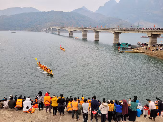 Lễ hội đua thuyền Quỳnh Nhai – Nét đẹp truyền thống của người dân vùng lòng hồ thủy điện Sơn La ảnh 2