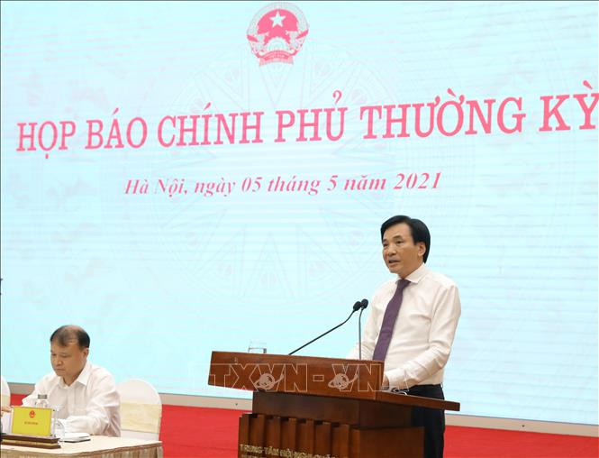 Bộ trưởng, Chủ nhiệm Văn phòng Chính phủ Trần Văn Sơn phát biểu. Ảnh: Văn Điệp - TTXVN Họp báo Chính phủ thường kỳ tháng 4: Áp dụng hộ chiếu vaccine - trên hết là an toàn cho người dân ảnh 2