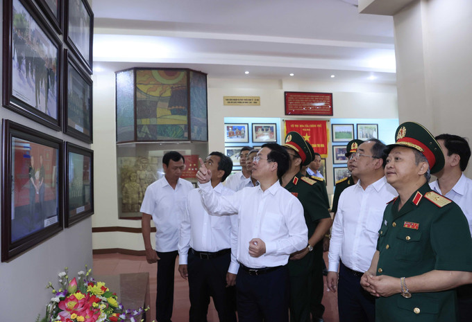 Chủ tịch nước Võ Văn Thưởng thăm Nhà truyền thống Binh đoàn 15. Ảnh: Thống Nhất – TTXVN Chủ tịch nước Võ Văn Thưởng thăm Binh đoàn 15 ảnh 2
