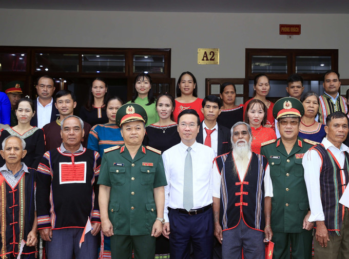 Chủ tịch nước Võ Văn Thưởng với các già làng, trưởng bản và người có uy tín tỉnh Gia Lai. Ảnh: Thống Nhất – TTXVN Chủ tịch nước Võ Văn Thưởng thăm Binh đoàn 15 ảnh 3