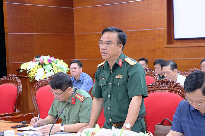 Đại tá Vũ Thành Nam, Phó Chỉ huy trưởng kiêm Tham mưu trưởng Bộ CHQS tỉnh Hòa Bình phát biểu tại buổi làm việc. Ảnh: Thanh Hải - TTXVN Hòa Bình sẽ diễn tập phòng thủ dân sự ứng phó thảm họa ảnh hưởng đến đập hồ thủy điện ảnh 5