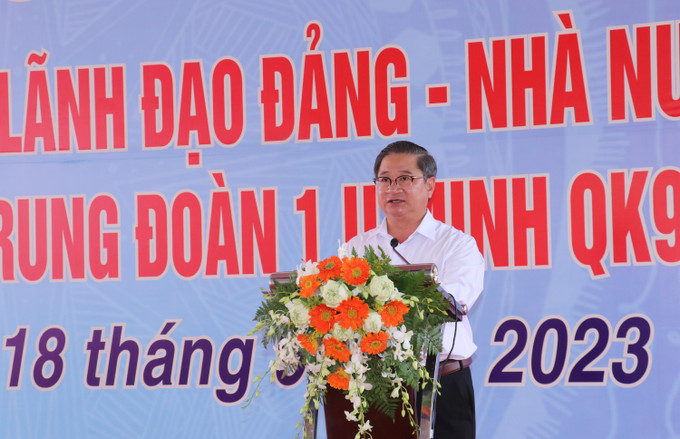 Chủ tịch UBND thành phố Cần Thơ Trần Việt Trường phát biểu tại buổi lễ. Ảnh: Ngọc Thiện- TTXVN Cần Thơ: Xây dựng Khu tưởng niệm Bác Hồ, các đồng chí lãnh đạo Đảng, Nhà nước và Anh hùng liệt sỹ ảnh 2