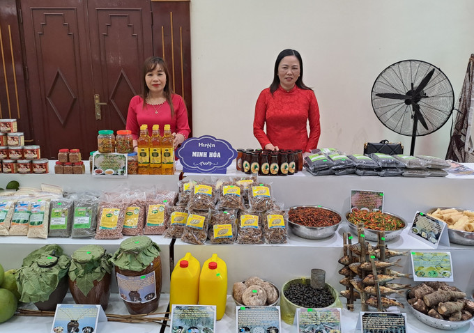 Các sản phẩm OCOP của huyện Minh Hóa (Quảng Bình). Ảnh: Đức Thọ - TTXVN Quảng Bình khai trương gian hàng kết nối tiêu thụ sản phẩm OCOP ảnh 1