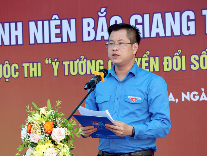 Phó Bí thư Tỉnh Đoàn, Chủ tịch Hội đồng Đội tỉnh Bắc Giang Giáp Xuân Cảnh phát động cuộc thi “Ý tưởng chuyển đổi số trong thanh thiếu niên năm 2023". Ảnh: Đồng Thúy-TTXVN Thanh niên Bắc Giang tiên phong chuyển đổi số ảnh 1