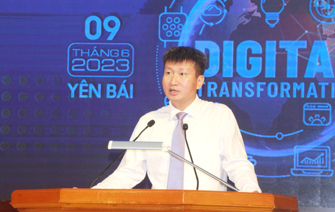 Chủ tịch UBND tỉnh Yên Bái Trần Huy Tuấn phát biểu chào mừng Hội thảo. Ảnh: Tiến Khánh - TTXVN Hiến kế thúc đẩy chuyển đổi số khu vực trung du và miền núi phía Bắc ảnh 1