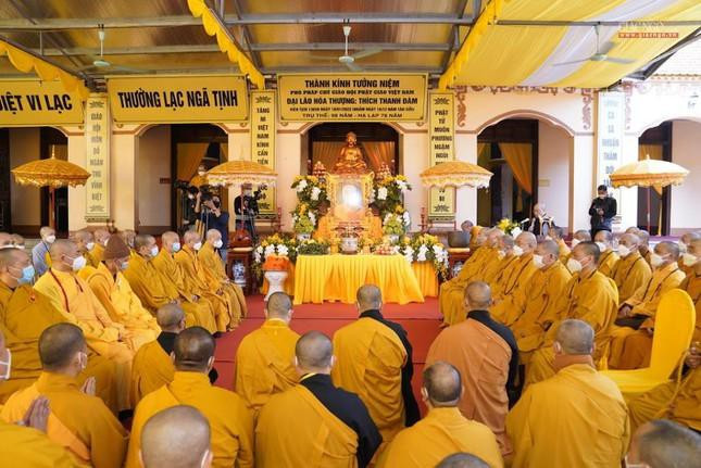 Kim quan của Phó Đức Pháp chủ Thích Thanh Đàm được tôn trí tại chùa Hòa Lạc (Ninh Bình). Ảnh: tienphong.vn Lễ viếng Đại lão Hòa thượng Thích Thanh Đàm, Đức phó Pháp chủ Giáo hội Phật giáo Việt Nam ảnh 3