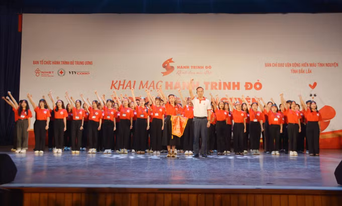 Chương trình Hành trình đỏ tại tỉnh Đắk Lắk tiếp nhận 806 đơn vị máu ảnh 2