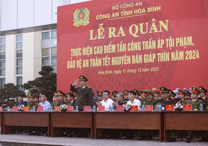 Hòa Bình ra quân đảm bảo an ninh trật tự dịp Tết Nguyên đán Giáp Thìn 2024 ảnh 2