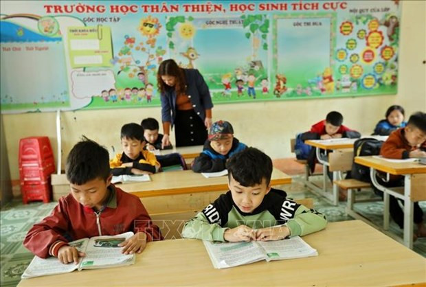 Một giờ học của học sinh Trường THCS Huy Giáp, xã Huy Giáp, huyện Bảo Lạc (Cao Bằng). Ảnh: Minh Quyết - TTXVN Cao Bằng khắc phục tình trạng thiếu giáo viên ở vùng sâu, vùng xa ảnh 1