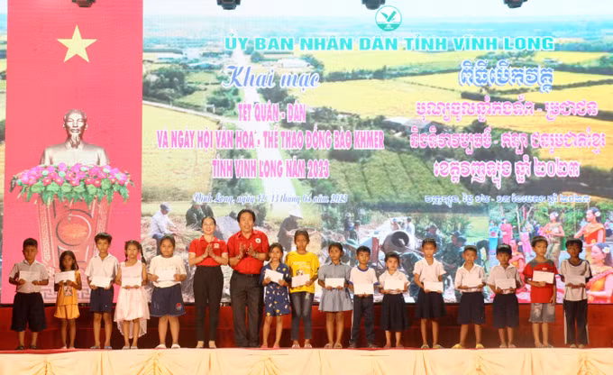 Vĩnh Long: Tết Quân – Dân gắn kết nghĩa tình ảnh 1