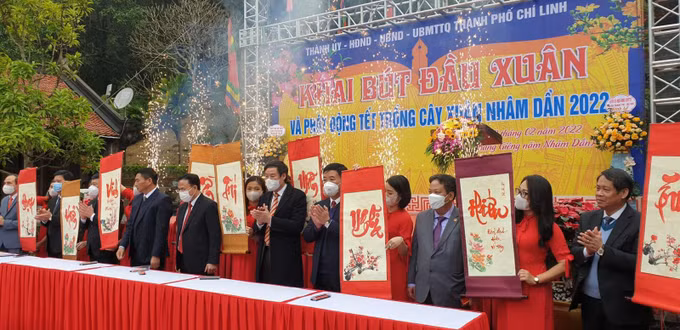 Nét đẹp phong tục khai bút đầu Xuân ảnh 1