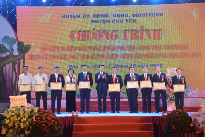 Quyết tâm xây dựng Phù Yên thành huyện phát triển khá của tỉnh Sơn La ảnh 4