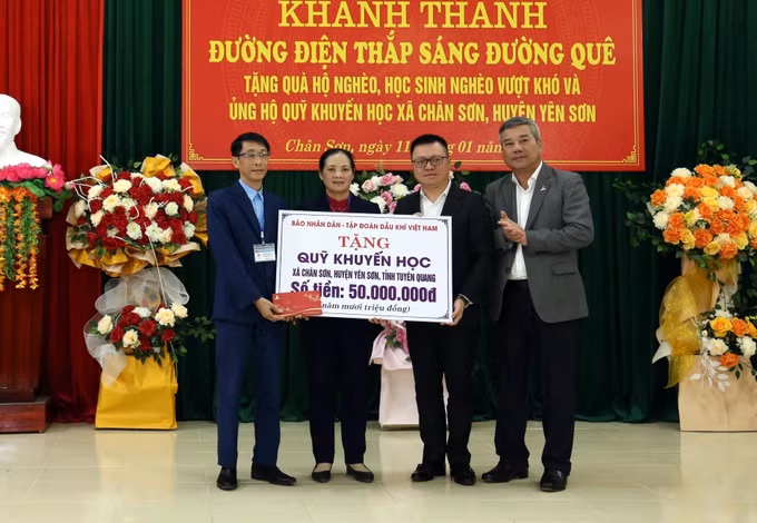 Báo Nhân Dân hỗ trợ xây nhà Đại đoàn kết tại Tuyên Quang ảnh 3
