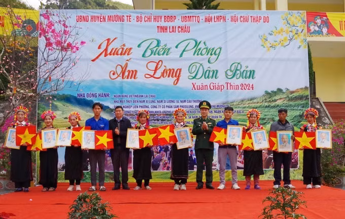Quân dân biên giới Lai Châu đón Xuân sớm ảnh 7