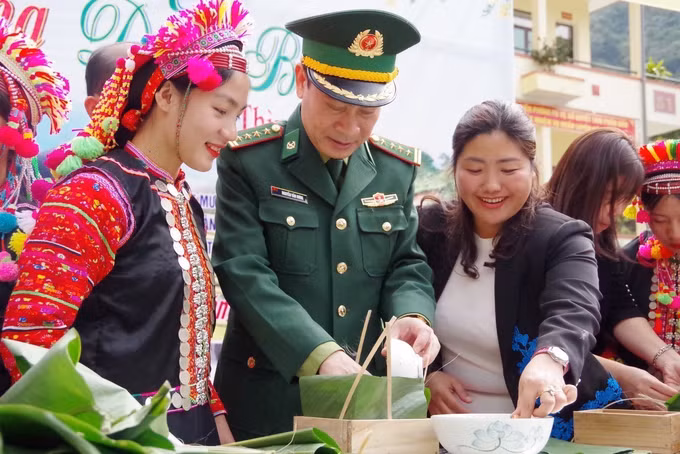 Quân dân biên giới Lai Châu đón Xuân sớm ảnh 4
