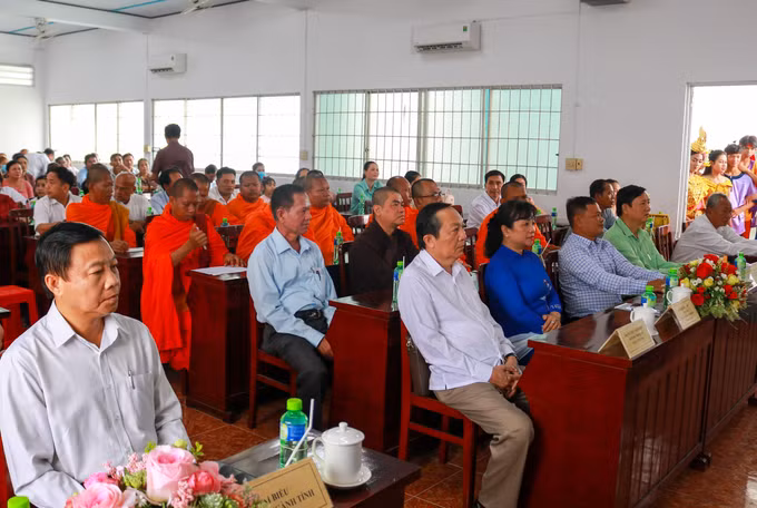 Vĩnh Long chăm lo cải thiện đời sống của đồng bào Khmer ảnh 2