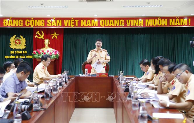 Đại tá Đỗ Thanh Bình, Phó Cục trưởng Cục Cảnh sát giao thông, Bộ Công an thông tin về sự cần thiết, những điểm mới, tiến bộ của Luật Bảo đảm trật tự an toàn giao thông đường bộ. Ảnh: Doãn Tấn - TTXVN Chuyển việc đào tạo, sát hạch, cấp giấy phép lái xe sang Bộ Công an không làm tăng biên chế ảnh 2