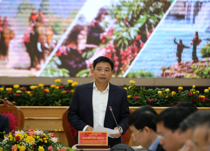 Lãnh đạo Bộ Giao thông Vận tải nêu ý kiến về một số giải pháp tháo gỡ vướng mắc trong đầu tư, xây dựng hạ tầng giao thông vùng Tây Nguyên. Ảnh: Nguyễn Dũng – TTXVN Phó Thủ tướng Trần Lưu Quang: Ưu tiên ba nhiệm vụ chính để phát triển vùng Tây Nguyên ảnh 2