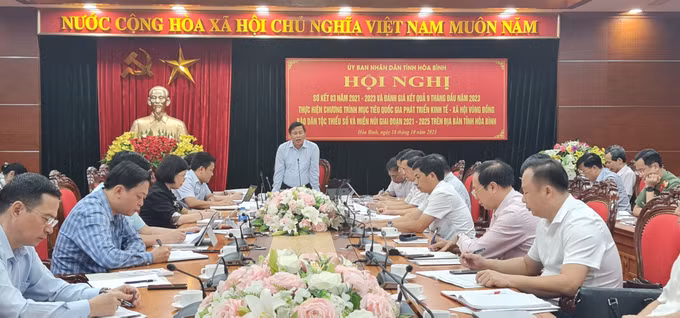 Hòa Bình: Tỷ lệ giải ngân các nguồn vốn phát triển kinh tế - xã hội vùng dân tộc và miền núi còn thấp ảnh 1