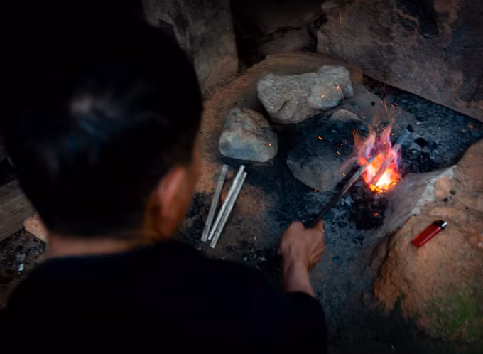 Độc đáo nghề chạm bạc của người Nùng ở Hà Giang ảnh 1