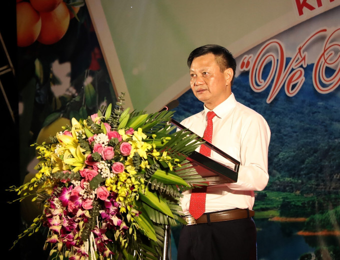 Chủ tịch UBND huyện Lục Ngạn La Văn Nam phát biểu tại buổi lễ. Ảnh: Danh Lam –TTXVN Khai mạc Tuần lễ du lịch "Về miền quả ngọt" năm 2022 ảnh 2