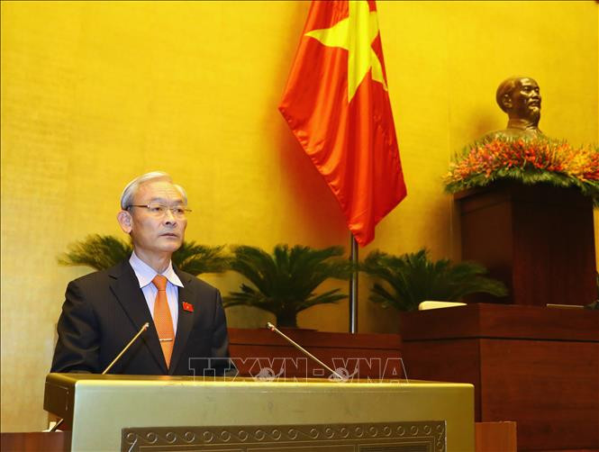 Chủ nhiệm Ủy ban Tài chính, Ngân sách của Quốc hội Nguyễn Phú Cường trình bày Báo cáo thẩm tra về dự thảo Nghị quyết về một số cơ chế, chính sách đặc thù phát triển của các tỉnh, thành phố: Hải Phòng, Nghệ An, Thanh Hóa và Thừa Thiên Huế. Ảnh: Văn Điệp - TTXVN Kỳ họp thứ 2, Quốc hội khóa XV: Thảo luận cơ chế, chính sách đặc thù phát triển của 4 tỉnh, thành phố ảnh 1