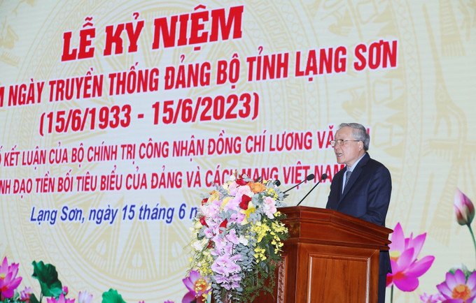 Ủy viên Bộ Chính trị, Bí thư Trung ương Đảng, Chánh án TAND tối cao Nguyễn Hòa Bình đại diện lãnh đạo Đảng, Nhà nước phát biểu tại buổi lễ. Ảnh: Anh Tuấn – TTXVN Công bố Kết luận công nhận đồng chí Lương Văn Tri là lãnh đạo tiền bối tiêu biểu của Đảng và Cách mạng Việt Nam ảnh 2