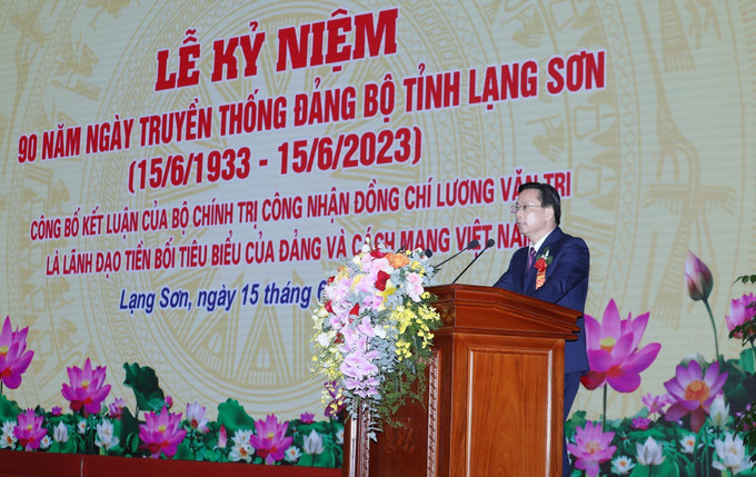 Phó Bí thư Thường trực Tỉnh ủy Lạng Sơn Hoàng Văn Nghiệm công bố Kết luận của Bộ Chính trị công nhận đồng chí Lương Văn Tri là lãnh đạo tiền bối tiêu biểu của Đảng và cách mạng Việt Nam tại buổi lễ. Ảnh: Anh Tuấn – TTXVN Công bố Kết luận công nhận đồng chí Lương Văn Tri là lãnh đạo tiền bối tiêu biểu của Đảng và Cách mạng Việt Nam ảnh 3
