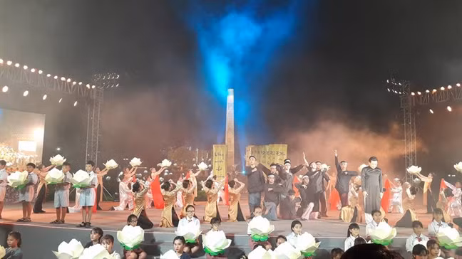Chương trình “Linh thiêng Việt Nam”: Tôn vinh sự cống hiến, hy sinh cao cả của các thương binh, liệt sĩ ảnh 1