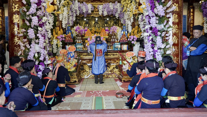Lễ hội truyền thống Đền Đông Cuông giữ một vai trò đặc biệt quan trọng trong đời sống văn hóa tinh thần của cộng đồng. Ảnh: Tuấn Anh – TTXVN Lễ công bố ghi danh Lễ hội đền Đông Cuông vào danh mục Di sản Văn hóa phi vật thể Quốc gia ảnh 2