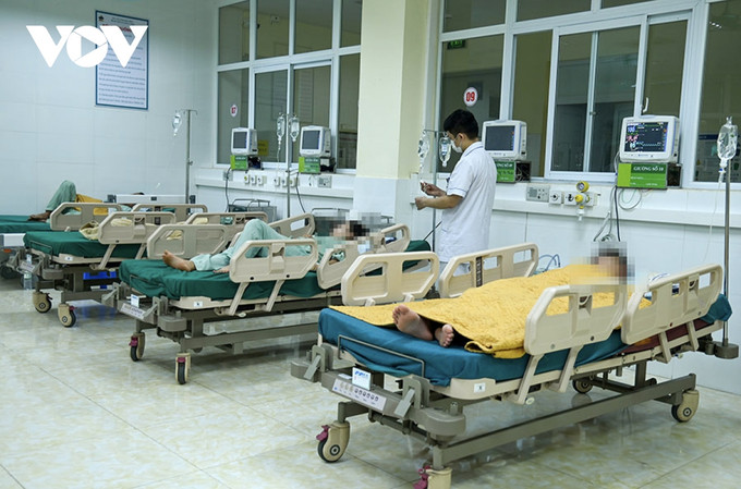 Các bệnh nhân được điều trị tại Khoa Cấp cứu, Bệnh viện Đa khoa tỉnh Điện Biên. Ảnh: vov.vn Điện Biên: 15 người nhập viện nghi do ngộ độc thực phẩm ảnh 1