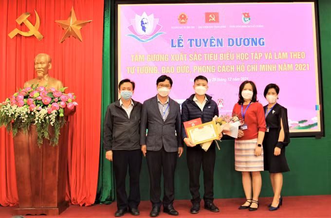 Thầy giáo trẻ vùng sâu Krông Bông tận tụy với nghề, say mê nghiên cứu về Bác ảnh 3