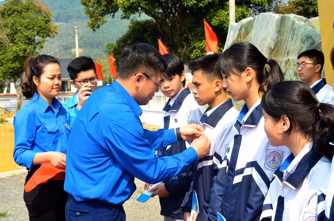 Tuổi trẻ Hòa Bình hỗ trợ chuyển đổi số cho địa bàn nông thôn ảnh 5