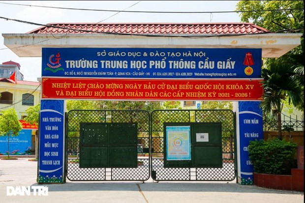 Trường Trung học Phổ thông Cầu Giấy nơi 2 em Lê Thị Thanh Huyền và Trần Lan Chi, lớp 11 D2 theo học. Nguồn: dantri Máy lọc không khí khử khuẩn trong nhà hỗ trợ phòng, chống dịch bệnh ảnh 1