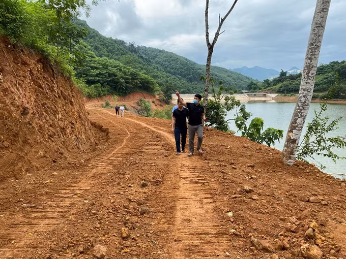 Yên Bái: Nhân lên phong trào hiến đất để mở rộng đường giao thông nông thôn ảnh 1