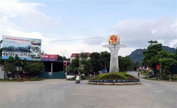 Đường liên xã ở Tân Trào được xây dựng bề thế, khang trang. Ảnh: Vũ Quang - TTXVN Nhiều đổi thay trên quê hương cách mạng Tân Trào ảnh 1