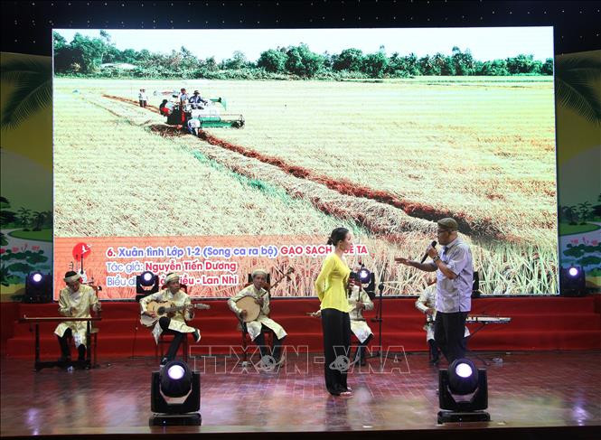 Tiết mục được chọn công diễn tại liên hoan. Ảnh: Chanh Đa-TTXVN Bế mạc Liên hoan Đờn ca tài tử Nam Bộ ba tỉnh Sóc Trăng - Bạc Liêu - Cà Mau năm 2020 ảnh 2