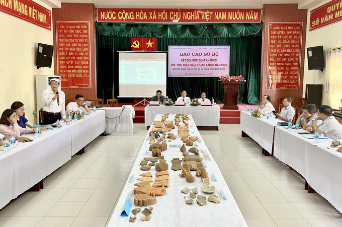 Quang cảnh Hội nghị báo cáo kết quả khảo cổ học tại phế tích tháp Châu Thành, Bình Định. Ảnh: Nguyên Linh-TTXVN Nhiều phát hiện khảo cổ ở phế tích Châu Thành ảnh 8