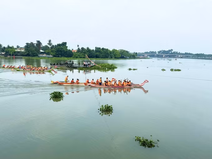 Sôi nổi Giải đua thuyền trên sông Sài Gòn (Bình Dương) ảnh 1