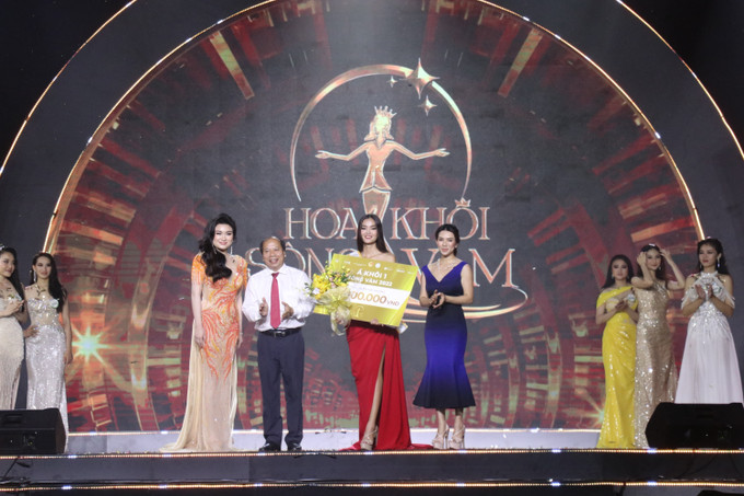 Á khôi 1 Hoa khôi Sông Vàm năm 2022 Nguyễn Thanh Thanh. Ảnh: Đức Hạnh – TTXVN Cuộc thi “Hoa khôi Sông Vàm”: Tôn vinh nét đẹp truyền thống, trí tuệ của người phụ nữ Nam Bộ ảnh 3