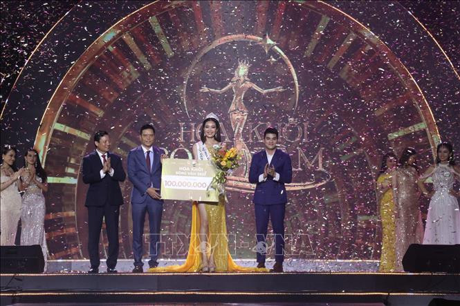 Hoa khôi Sông Vàm năm 2022 Huỳnh Đào Diễm Trinh. Ảnh: Đức Hạnh - TTXVN Cuộc thi “Hoa khôi Sông Vàm”: Tôn vinh nét đẹp truyền thống, trí tuệ của người phụ nữ Nam Bộ ảnh 1