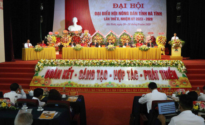 Quang cảnh Đại hội Hội Nông dân Hà Tĩnh nhiệm kỳ 2023-2028. Ảnh: Công Tường-TTXVN Ông Ngô Văn Huỳnh được bầu làm Chủ tịch Hội Nông dân tỉnh Hà Tĩnh ảnh 3