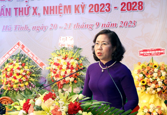 Phó Chủ tịch Hội nông dân Việt Nam Bùi Thị Thơm phát biểu tại Đại hội. Ảnh: Công Tường-TTXVN Ông Ngô Văn Huỳnh được bầu làm Chủ tịch Hội Nông dân tỉnh Hà Tĩnh ảnh 2