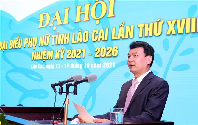 Đồng chí Đặng Xuân Phong, Ủy viên Trung ương Đảng, Bí thư Tỉnh ủy Lào Cai phát biểu tại đại hội. Ảnh: Quốc Khánh - TTXVN Phụ nữ Lào Cai góp sức đưa địa phương trở thành tỉnh phát triển của vùng Trung du, miền núi phía Bắc ảnh 2