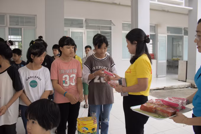 Bến Tre tổ chức vui Tết Trung thu với trẻ em có hoàn cảnh khó khăn ảnh 2