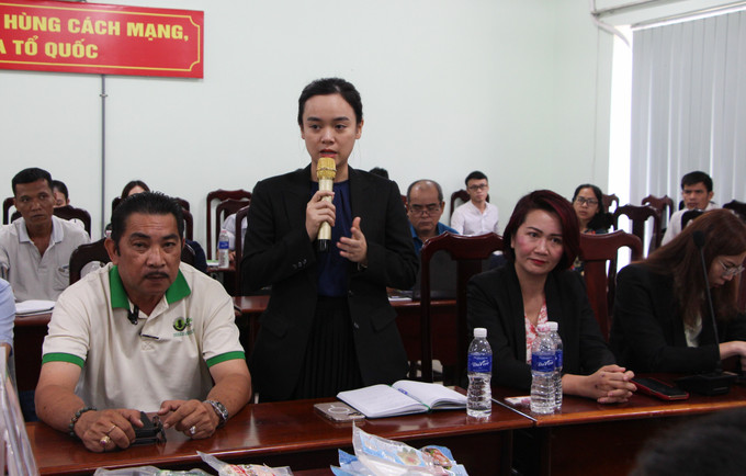 Đại diện doanh nghiệp xuất nhập khẩu phát biểu tại Hội nghị. Ảnh: Hồng Thái - TTXVN Hậu Giang liên kết sản xuất với tiêu thụ nông sản ảnh 2